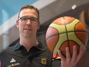 Chris Fleming trägt den Bundesadler auf der Brust und hat in den nächsten zwei Monaten nur noch Basketball und die Nationalmannschaft im Kopf. Foto: Matthias Balk/dpa