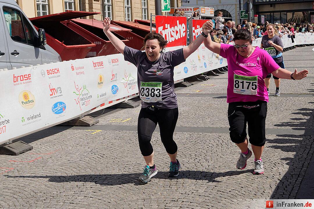 Weltkulturerbelauf 2017 in Bamberg: Der Zieleinlauf am Maxplatz