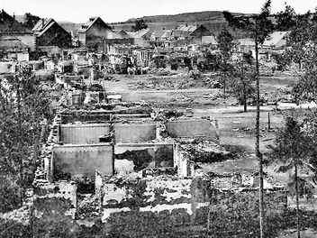 Nach dem 2. September 1929 bot sich nach dem Großbrand den Teuschnitzern ein Bild des Schreckens.  Repros: Gerd Fleischmann