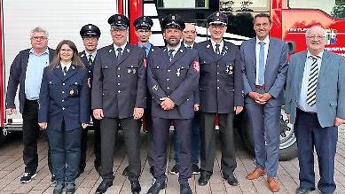 Der neue Vorstand mit den abgel&ouml;sten Vorstandsmitgliedern: (v.l.) Norbert Roth, Teresa Kraus, Christian H&ouml;fner, Frank-J&uuml;rgen &Ouml;hrlein, Hartmut Heller, Michael G&ouml;del, Michael Wich, Thomas Friedrich, B&uuml;rgermeister J&ouml;rg Neubauer, Landratsstellvertrete...