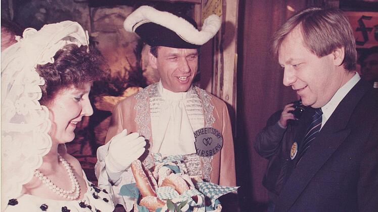 Anselstetter warb 1985 auf der Internationalen Tourismusbörse in Berlin für das "Hochzeitsdorf im Grünen".