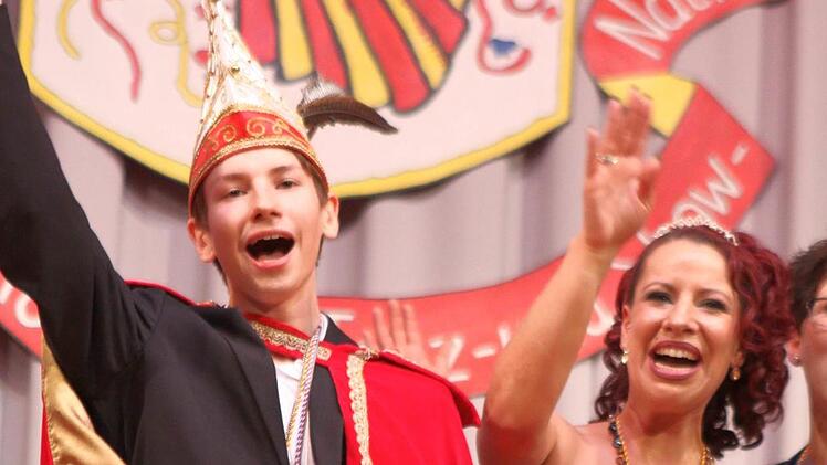 Hoheitliches Dreamteam zweier Soloregenten? Prinz Benni aus Bad Brückenau mit Prinzessin Desiree vom CC Thalau. Foto: Thomas Dill