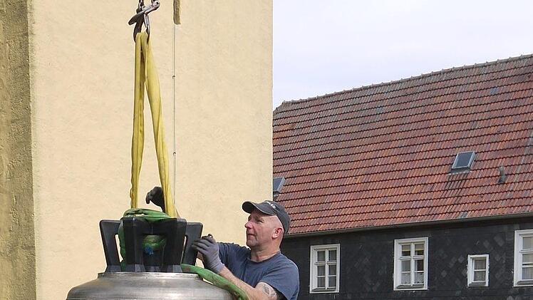 Impression vom Einbau der neuen Kirchenglocken in Gleußen.Berthold Köhler