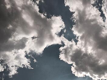 So sieht es wohl die n&auml;chsten Tage in Franken aus: Ein Mix aus Sonne und Wolken bestimmt unser Wetter.  Symbolbild: pexels.com