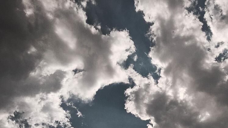 So sieht es wohl die nächsten Tage in Franken aus: Ein Mix aus Sonne und Wolken bestimmt unser Wetter.  Symbolbild: pexels.com