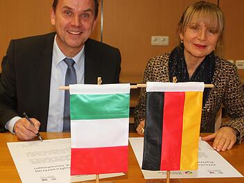 Die Tinte auf dem Vertrag ist noch frisch, doch schon in diesem Frühling soll der erste Partnerschaftsbesuch stattfinden. Foto: Sonny Adam