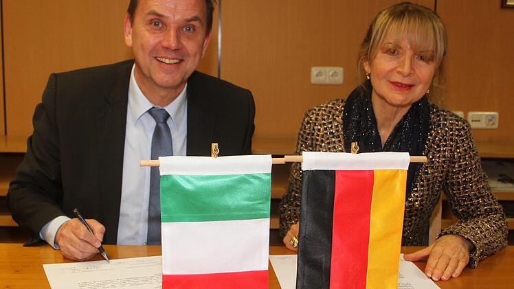 Die Tinte auf dem Vertrag ist noch frisch, doch schon in diesem Frühling soll der erste Partnerschaftsbesuch stattfinden. Foto: Sonny Adam