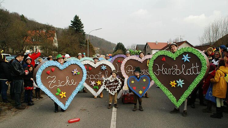 "Spatzl i mog di" nannte sich diese wunderschöne Fußgruppe.
