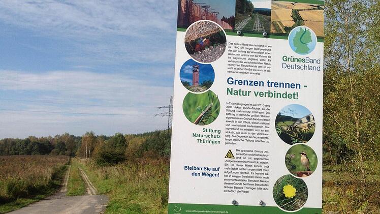 Auch vor Ort an der ehemaligen Grenze wird über die Pläne zum "Grünen Band" informiert. Foto: Oliver Schmidt