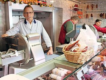 Heinrich Höhn sagt am Samstag leise Servus: Dann schließt er die Türen der Traditionsmetzgerei in der Nürnberger Straße.  Foto: Andreas Schmitt