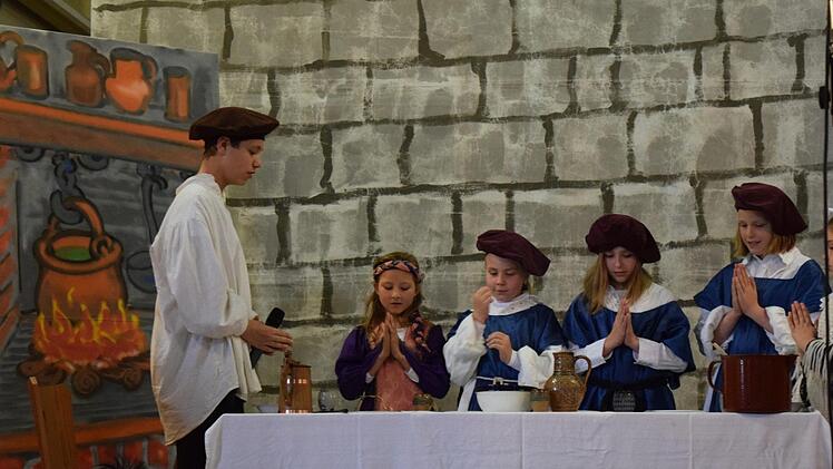Als Martin Luther noch Kind war, da hatten es die Kinder nicht leicht: Sie mussten Angst haben, von den Eltern oder Lehrern bestraft zu werden - und auch vor Gottes Strafe fürchteten sie sich sehr. Foto: Daniela Pondelicek