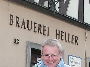Selbst ist der Vorsitzende: Auch die Getränkezufuhr fürs Vereinslokal im Steinweg übernahm Gäbelein selbst. Das Foto ist von 2003.