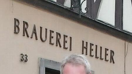 Selbst ist der Vorsitzende: Auch die Getränkezufuhr fürs Vereinslokal im Steinweg übernahm Gäbelein selbst. Das Foto ist von 2003.