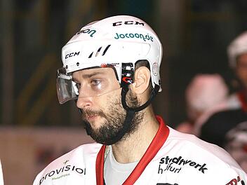 Mit seinem 44. Pflichtspieltor sorgte Michal Babkovic in der Verlängerung für den 6:5-Auswärtssieg der Haßfurter Hawks beim EV Moosburg.  Foto: Ralf Naumann