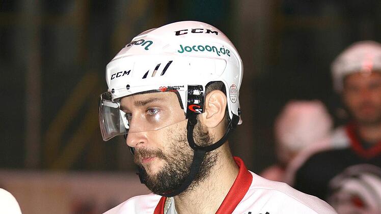 Mit seinem 44. Pflichtspieltor sorgte Michal Babkovic in der Verlängerung für den 6:5-Auswärtssieg der Haßfurter Hawks beim EV Moosburg.  Foto: Ralf Naumann
