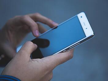 Smartphones bekommen im Juni 2025 die  Real-Time Text-Funktion (RTT)