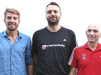 Zwischen den beiden Fotos liegen über zehn Jahre, mehrere Meisterschaften und verschiedene Vereine, aber jetzt sind (von links) Steffen Hamann, Ivan Pavic und Wolfgang Heyder - wenn auch in anderen Rollen - wieder vereint. (Foto: Betram Wagner)