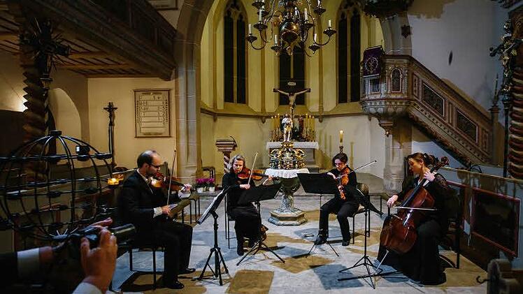 Beatrix Seidlitz (Violine), Felix Eichler (Violine), Neli Lancheva (Viola) und Ulrike Gossel (Violincello) boten Mozarts Stück in der Fassung für Streichquartett von Peter Lichtenthal. Fotos: Hendrik Steffens