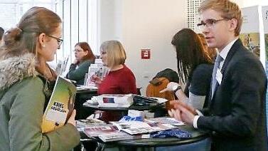 Bei der Ausbildungsmesse holen sich Jahr für Jahr Schüler wichtige Informationen.   Archivfoto: Andrea Spörlein