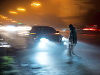 Das Auto als Waffe: Ein Raser hat im Februar in Selb einen 19-Jährigen aus Kulmbach getötet. Symbolfoto: vbaleha/Adobe Stock