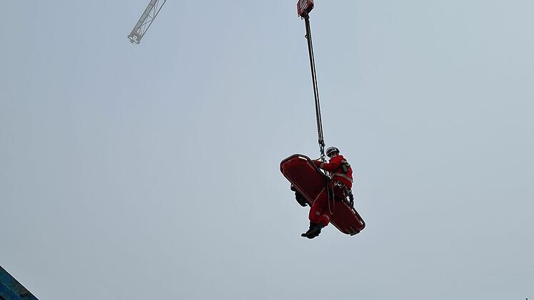 Höhenretter im Einsatz - Bauarbeiter abgestürzt