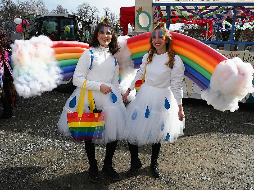 Buntes Faschingstreiben lockte tausende Besucher an.