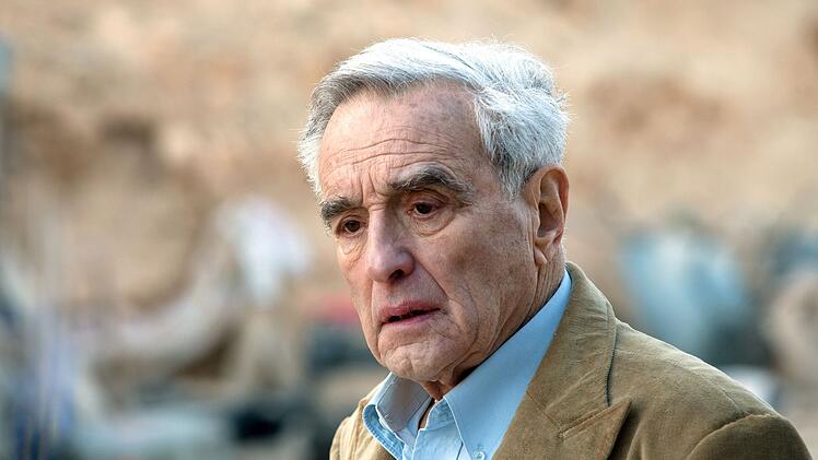 Michael Degen war zun&auml;chst haupts&auml;chlich Theaterschauspieler, z&auml;hlte aber sp&auml;testens seit seiner "Drombuschs"-Rolle auch zu den popul&auml;rsten TV-Darstellern des Landes.