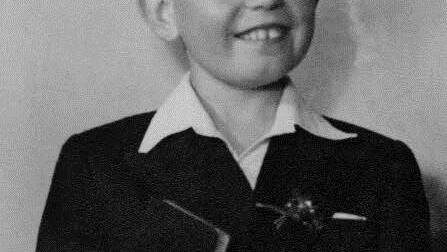 Hanns 1950 bei der kommunion