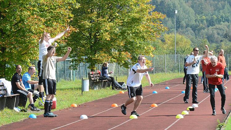 Derbyzeit: Schnappschuss von der B-Klassen-Begegnung des SV Wildflecken gegen den SCK Oberwildflecken (3:4) Foto: ssp