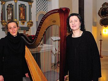 Sopranistin Alena-Maria Stolle (rechts) und Harfenistin Julia Pritz gestalteten das zweite Konzert der Kulmbacher Kirchenmusiktage in der Spitalkirche. Foto: Stephan Herbert Fuchs
