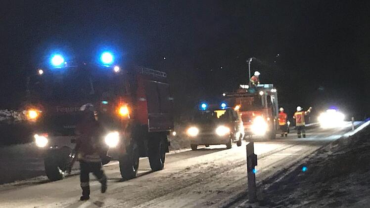 Die Stra&szlig;e war spiegelglatt. Foto: Feuerwehr Thuisbrunn