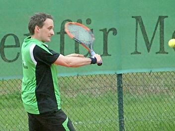 Zu einem knappen 5:4-Sieg kamen die Herren 30 des TC Steinwiesen in der Bezirksklasse 1 beim TC Küps. In dieser Partie gewann Ralf Rüger sein Einzel und das Doppel mit Thomas Weiß.  Foto: Hans Franz