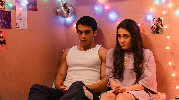 In der dritten Staffel der Serie "Almania" werden die Schüler der Cem-Özdemir-Gesamtschule in Stuttgart nun endgültig von der Pubertät überrumpelt.