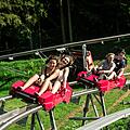 Der Rhönbob 2.0 (Foto) und die rasante Sommerrodelbahn mit Doppelfahrbahn auf der Wasserkuppe in der Rhön bereitet Jung und Alt viel Spaß. Foto: Phillip Maethner