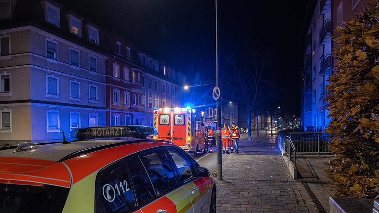 Grill in der Wohnung betrieben: Zwei Erwachsene und ein Kind verletzt