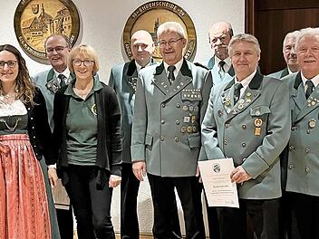 Der neue Vorstand mit Bürgermeister Andreas Hügerich (Zweiter von links) und Gauschützenmeister Klaus Jentsch (rechts).