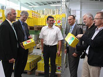 Sie freuen sich über den Einzug der Wela in die einstige Jahns-Bräu. Im Bild (von links): Bürgermeister Timo Ehrhardt, Geschäftsführer Klaus Siefke, Betriebsleiter Udo Conrad, Geschäftsführer Wolfgang Vetter, Mitgesellschafter der JAB Immobilien, Wolfgang Feuerpfeil und Geschäftsführer Walter Siefke. Foto: Veronika Schadeck