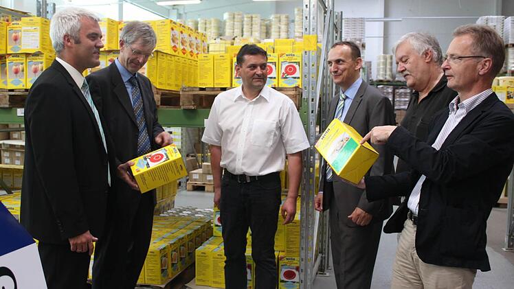 Sie freuen sich über den Einzug der Wela in die einstige Jahns-Bräu. Im Bild (von links): Bürgermeister Timo Ehrhardt, Geschäftsführer Klaus Siefke, Betriebsleiter Udo Conrad, Geschäftsführer Wolfgang Vetter, Mitgesellschafter der JAB Immobilien, Wolfgang Feuerpfeil und Geschäftsführer Walter Siefke. Foto: Veronika Schadeck