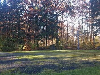 Der Waldfriedhof in Ebenhausen ist eine vorbildliche Anlage. Er wurde jetzt ausgezeichnet. Foto: Stefan Geiger