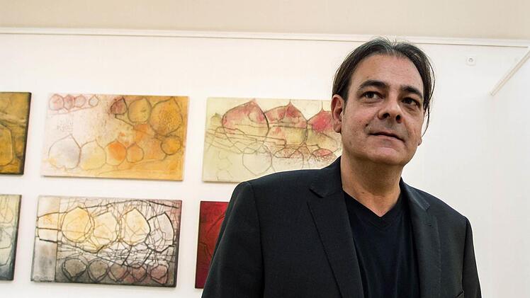 Tafelbilder und Bogenskulpturen von Gerd Kanz sind im Pavillon des Coburger Kunstvereins zu sehen. Eröffnet wird die Ausstellung am Samstag. Foto: Jochen Berger