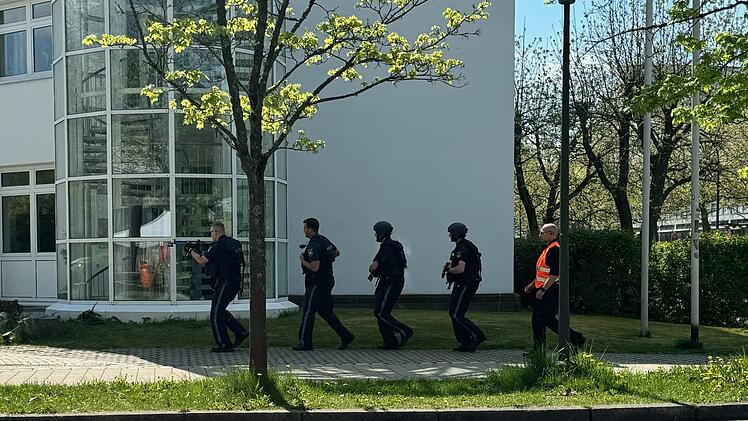 Weiden: Schießerei im Jobcenter - Polizei übt "nahezu unter realen Umständen"