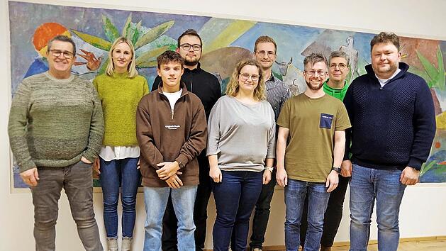 Der MV Hesselbach wählte eine neue Führungsmannschaft rund um die Vorsitzende Victoria Eidloth (Mitte) sowie den Dirigenten Ralf Welsch (rechts).