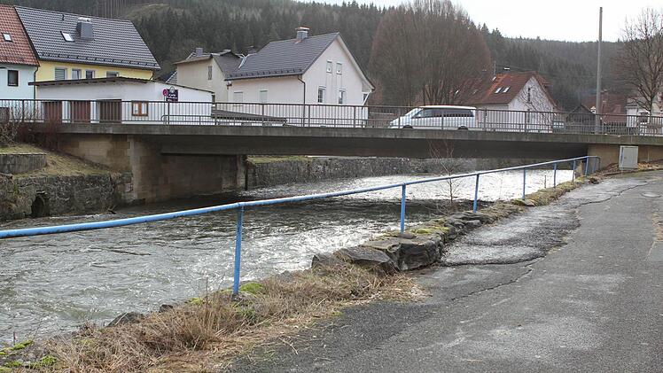 Auf den ersten Blick macht die Steinwiesener Brücke keinen schlechten Eindruck.
