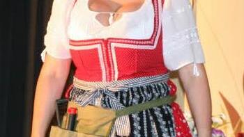 Ingrit Gabriel im zünftigen Dirndl