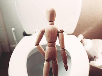 Symbolbild: Pinkeln, Toilette