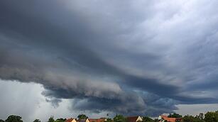 Gewitter mit Starkregen und Hagel in Bayern