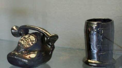 Erwin Eisch: Bierkrug und Telefon