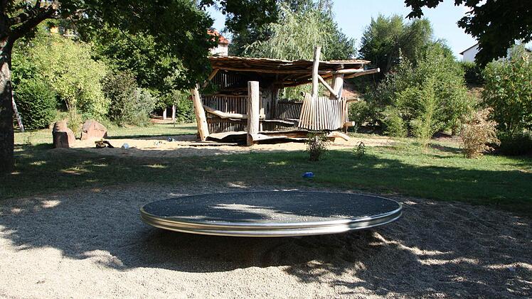 Die Spielplatz-Tester auf dem Euerdorfer Spielplatz. Foto: Ralf Ruppert