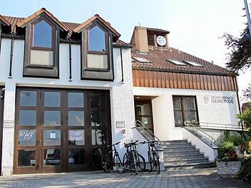 Der Sitz der Gemeindeverwaltung Großenseebach soll heuer umgebaut werden. Unter anderem wird ein Aufzug eingebaut und der Sitzungssaal umgestaltet. Foto: Richard Sänger/Archiv