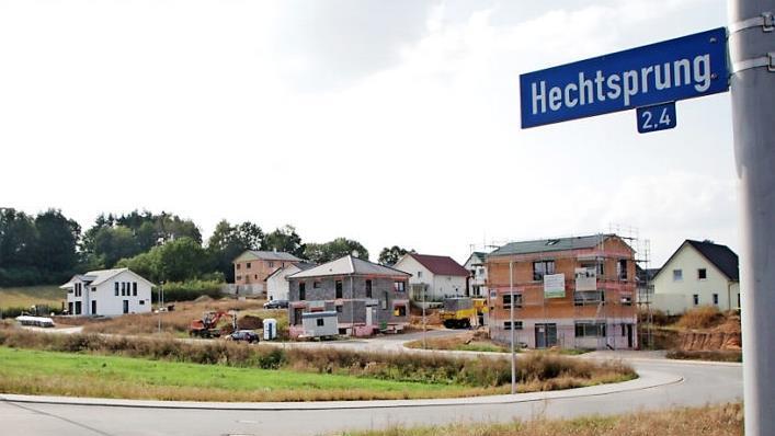 Wie hier im Gebiet Etzelskirchen West wachsen überall Häuser aus dem Boden.  Foto: Andreas Dorsch